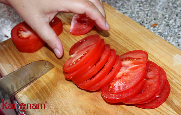 Chống nắng hiệu quả tại nhà với cà chua