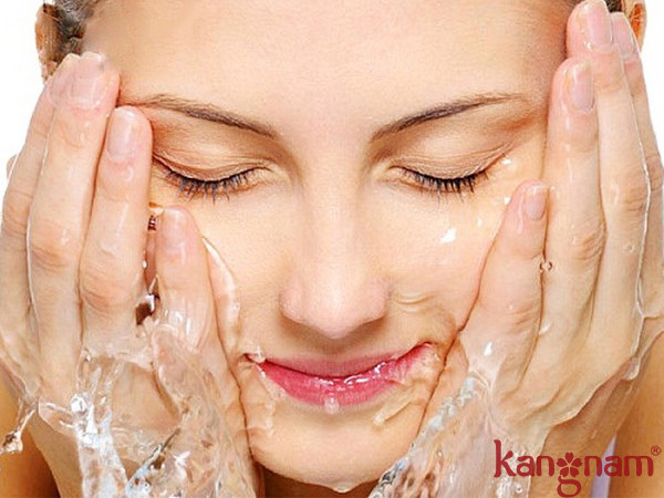 Làm sạch da mỗi ngày giúp da mền mịn và ngăn ngừa mụn