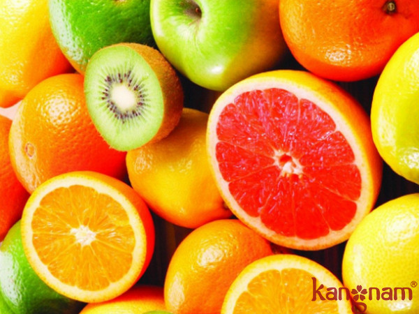 Cung cấp trái cây giàu vitamin C giúp cơ thể luôn ở nhiệt độ ổn định và chống nắng hiệu quả