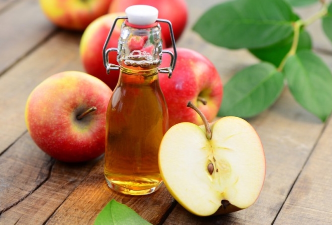 Giấm táo giúp kháng khuẩn trong sản phẩm trị mụn